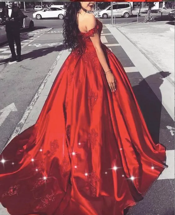 2018 Quinceanera Dresses Burgundy Lace Satin Ball Gown Quince Off The Shoulder Sweet 16 Dress