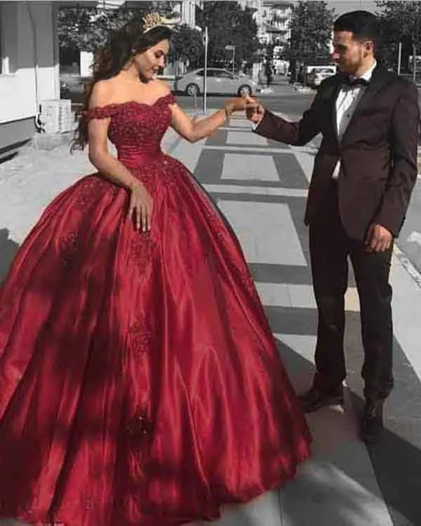 2018 Quinceanera Dresses Burgundy Lace Satin Ball Gown Quince Off The Shoulder Sweet 16 Dress
