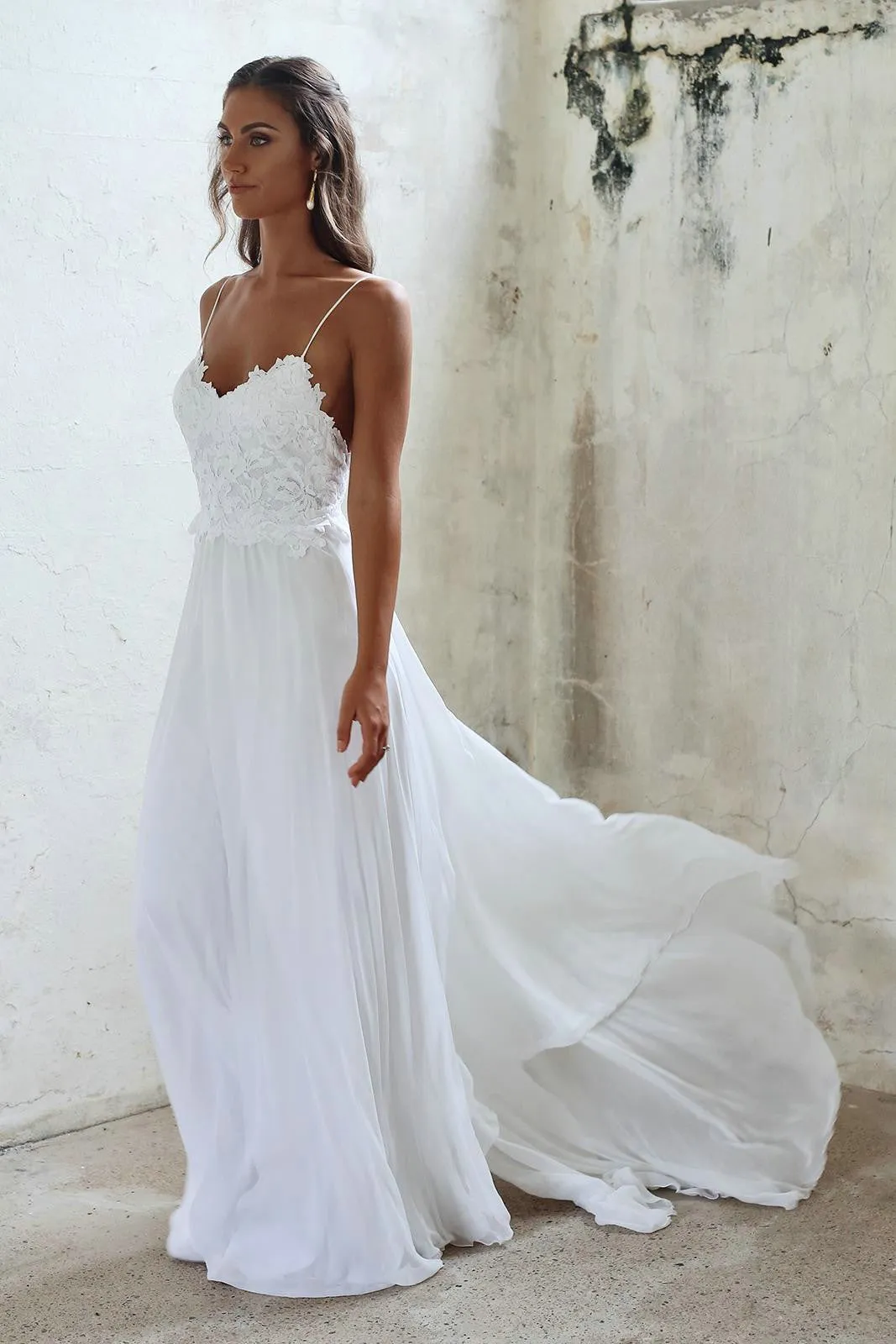 2019 Summer Beach Wedding Dresses Lace Appliques White Chiffon A-line Bridal Gowns