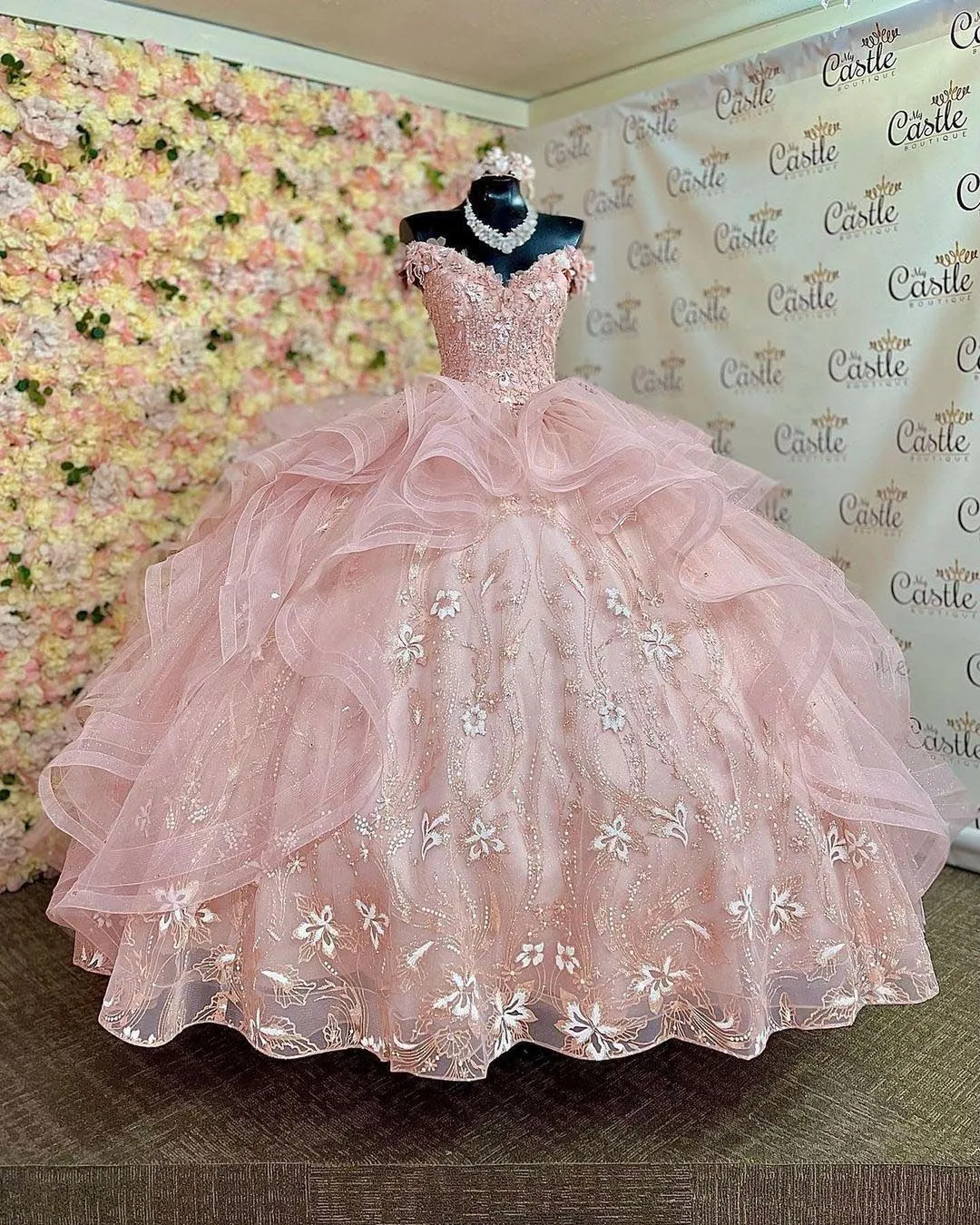 2023 Sparkly Pink Quinceanera Dress Sequined Sweet 16 Dress Ruffles Lace Tulle Ball Gown vestidos de quinceañera