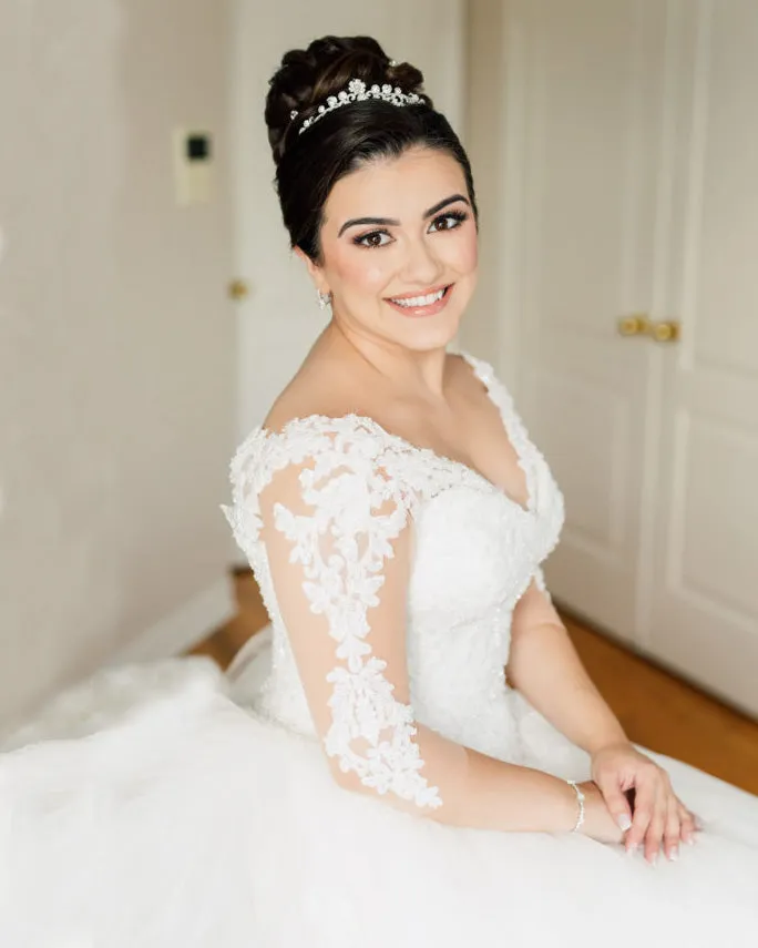 Classic Lace Wedding Dresses with Long Sleeve Sexy V-Neck 2021 Tulle Bridal Gowns Appliques
