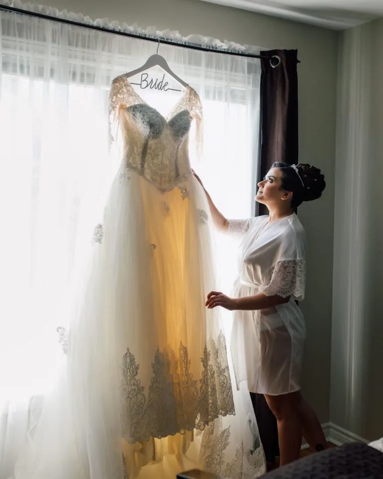 Classic Lace Wedding Dresses with Long Sleeve Sexy V-Neck 2021 Tulle Bridal Gowns Appliques