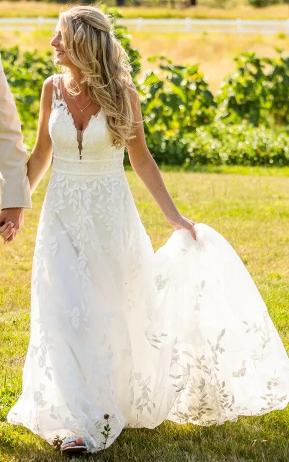 Ethereal A-Line Plunging Neck Sweep Train Tulle Wedding Dress with Appliques-716472