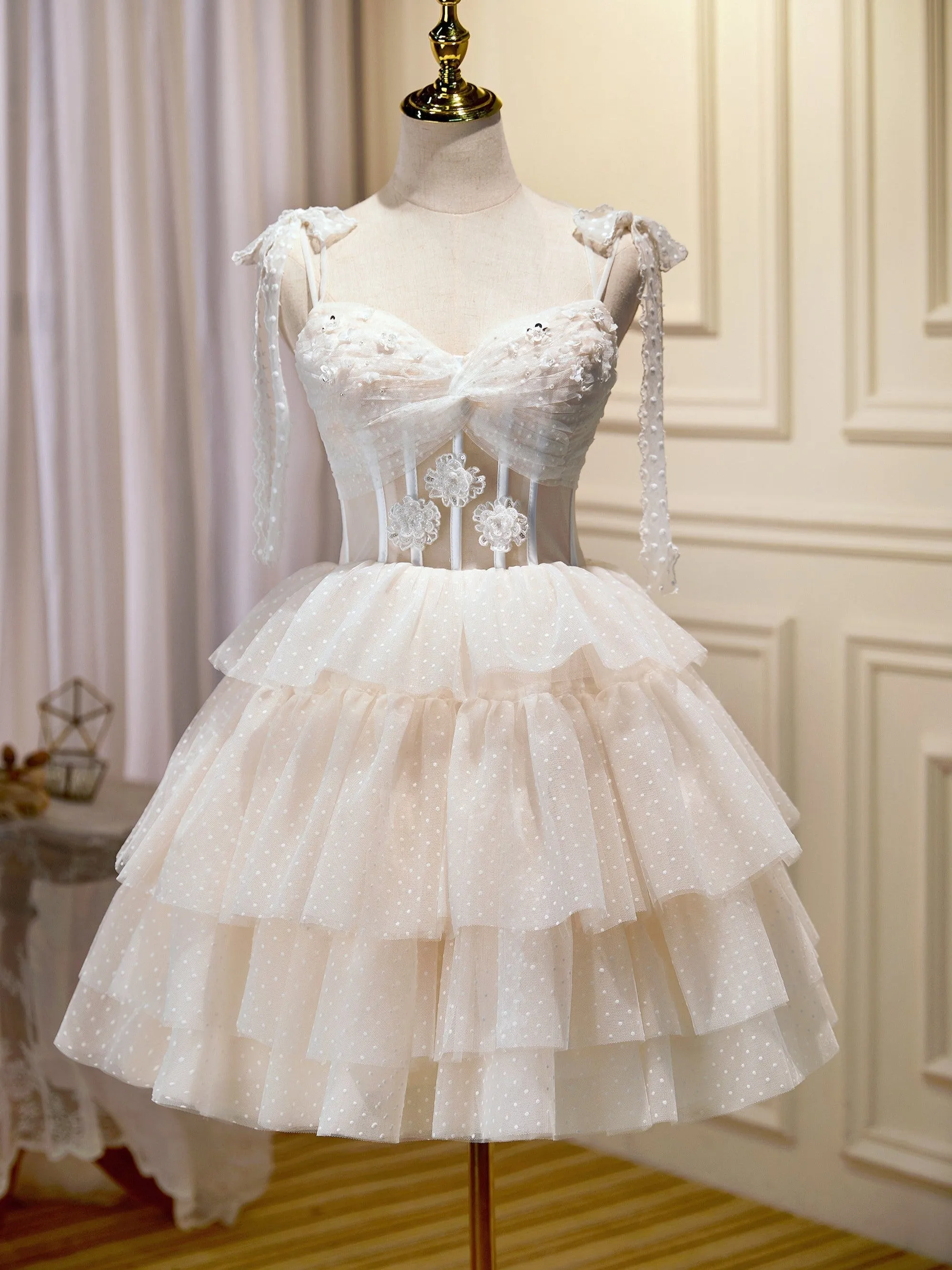 Pretty Ivory Spaghetti Straps Appliques Tulle Short Homecoming Dresses