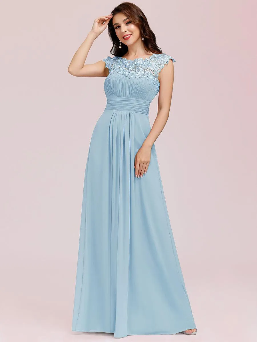 Robe demoiselle d'honneur en mousseline à manches courtes flatteuses