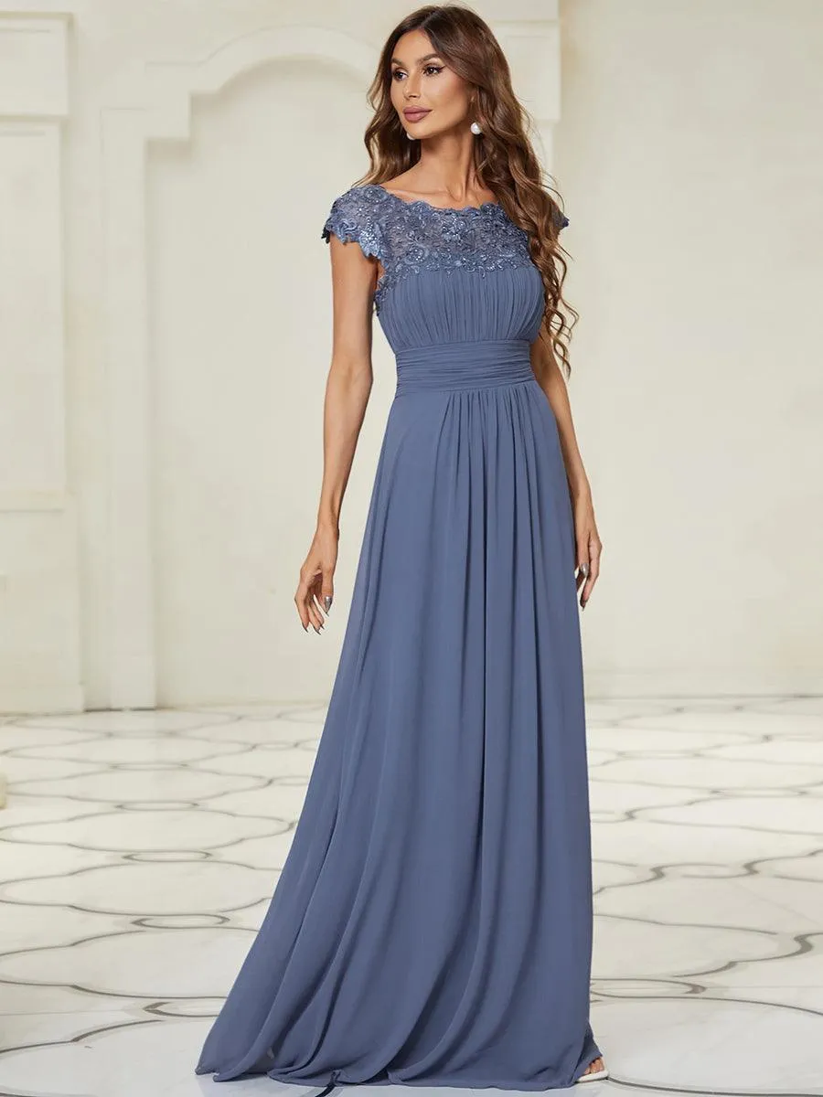 Robe demoiselle d'honneur en mousseline à manches courtes flatteuses