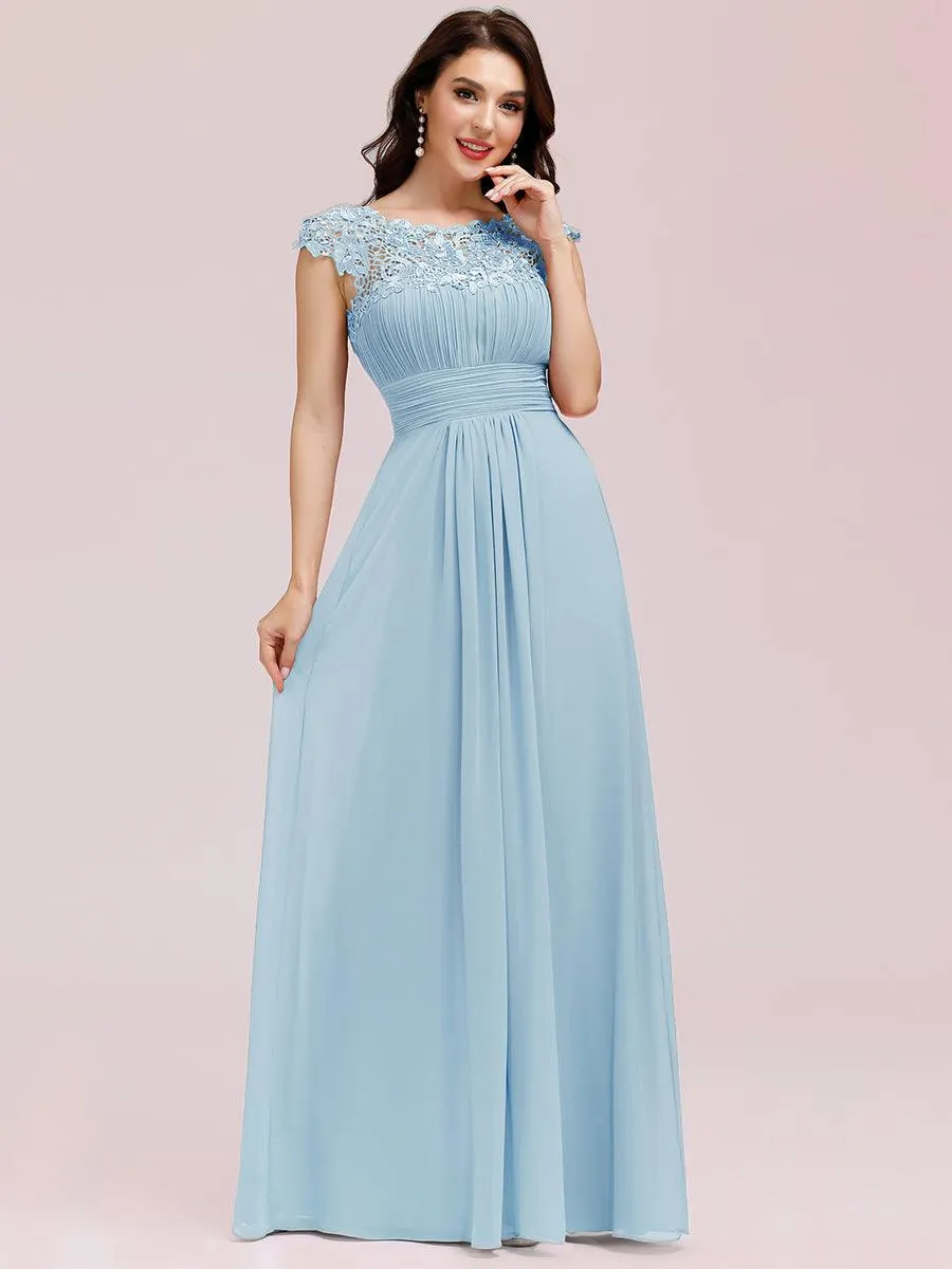 Robe demoiselle d'honneur en mousseline à manches courtes flatteuses