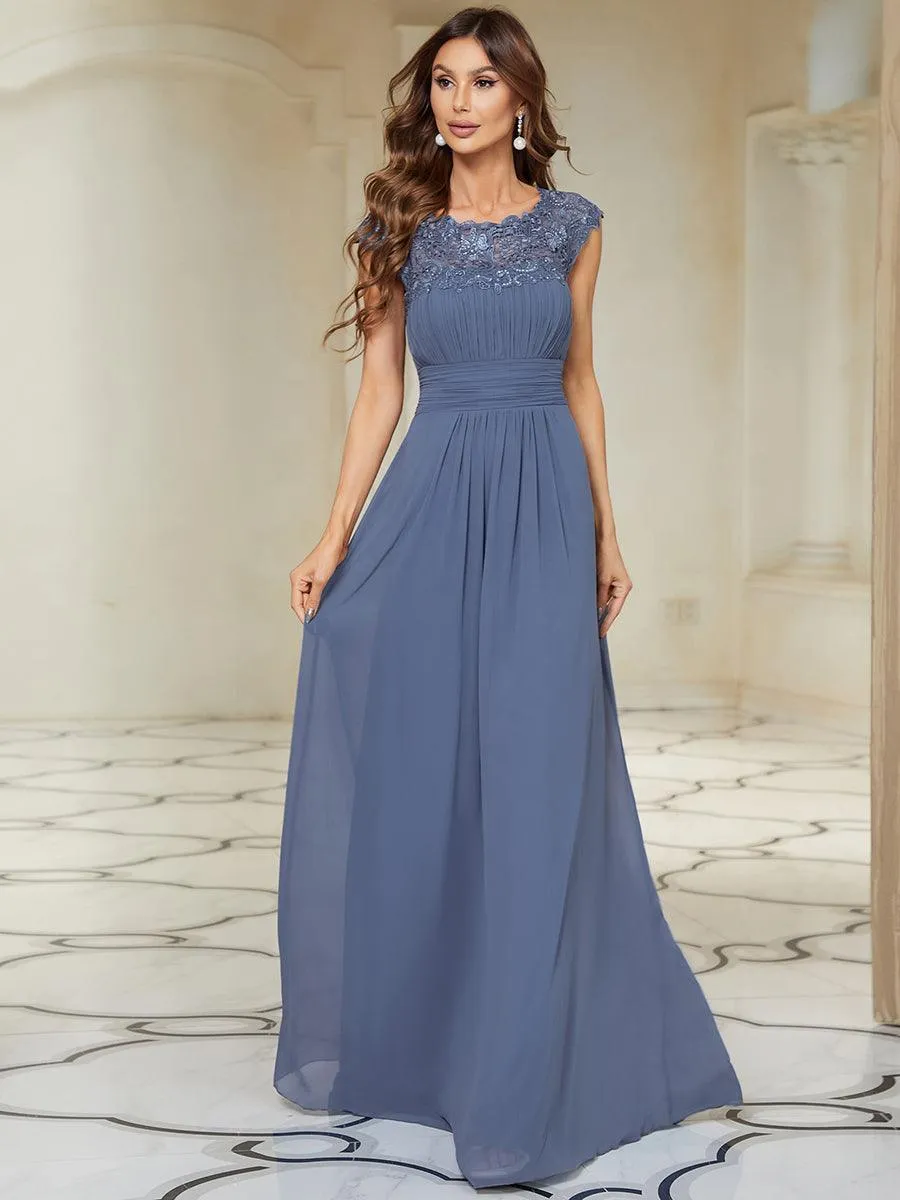 Robe demoiselle d'honneur en mousseline à manches courtes flatteuses