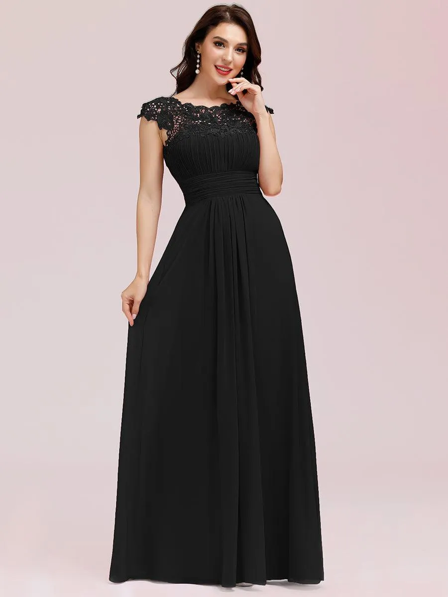 Robe demoiselle d'honneur en mousseline à manches courtes flatteuses