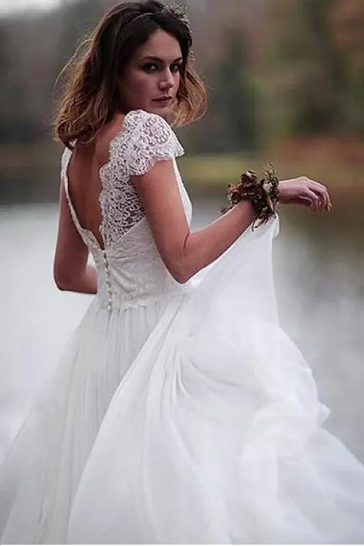 Scalloped-lace V-neckline Summer Wedding Dress with Chiffon Skirt