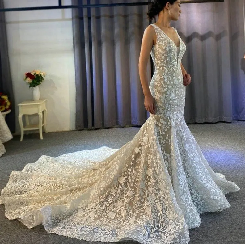 Sleeveless mermaid wedding dress