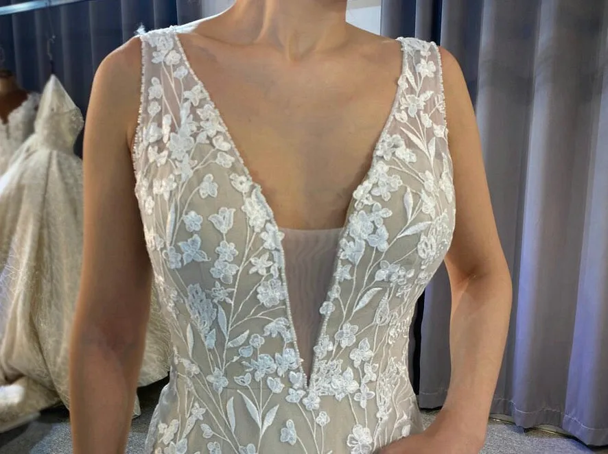 Sleeveless mermaid wedding dress
