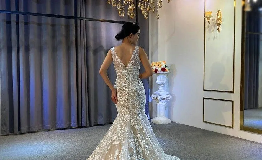 Sleeveless mermaid wedding dress
