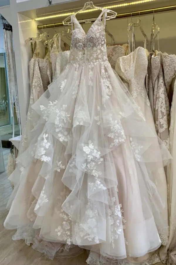 Tulle A-line V-neckline Lace Appliques Floor Length Wedding Dresses, MW832