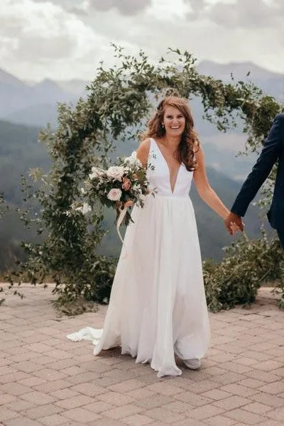 V-neckline Chiffon Long Bride Dresses for Beach Weddings