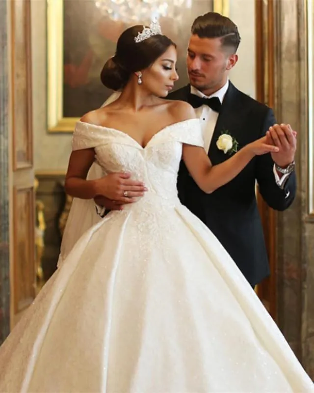 Vintage Lace Wedding Dresses Ball Gown Off The Shoulder V-Neck Princess Bridal Gowns